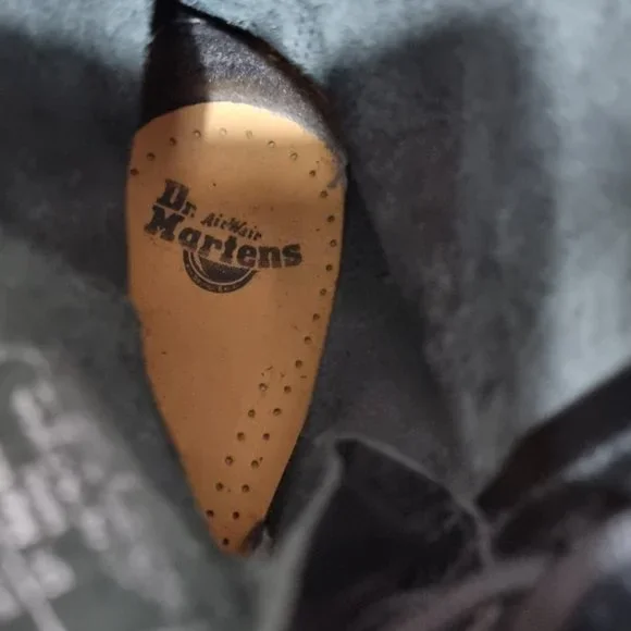 Doc Martens Ladies Black Boots Size UK 6 AUS 8 10 Hole Leather Great Condition - Picture 8 of 9